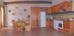 Holiday houses and vacation rentals in Provence and Languedoc, many villas with pools, southern France
